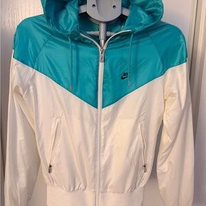 LIKE NEW Size Small NIKE Sportswear Turquoise and White Windrunner